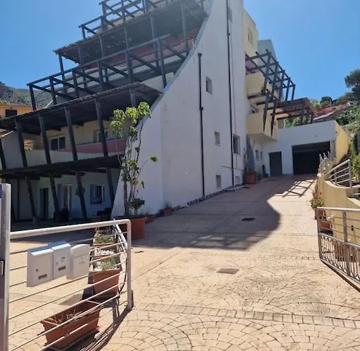 Corallo Bilocale Vista Collina Апартаменты *